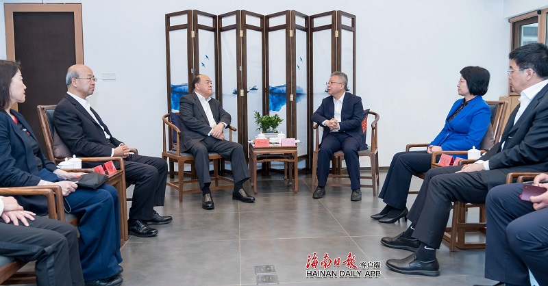 沈曉明會見澳門特別行政區(qū)行政長官賀一誠