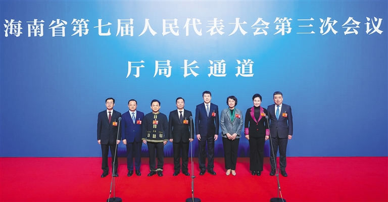 省七屆人大三次會議“廳局長通道”開啟