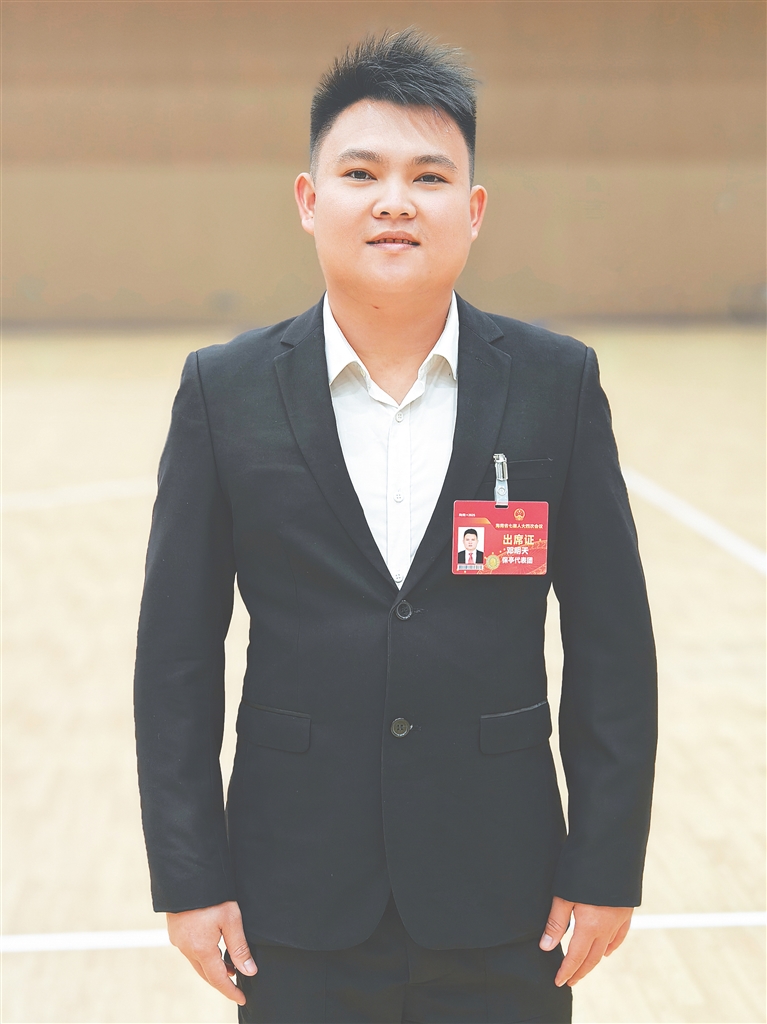 省人大代表，保亭黎族苗族自治縣新政鎮南改村黨支部書記、村委會主任鄧明天：認真履職盡責助力地方發展