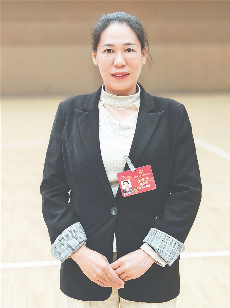 省人大代表、瓊海市會山鎮中心學校教師李少萍：民生實事項目為群眾帶來實在好處