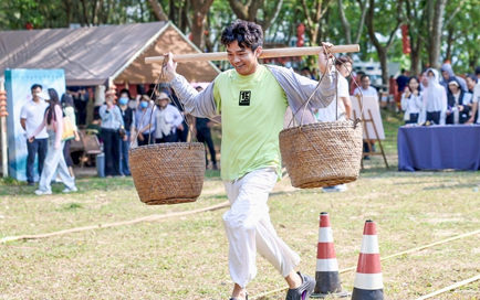“黎苗春喜”慶三月 育才大地展風(fēng)情