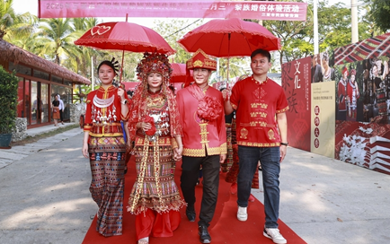 “三月三”里的黎族風(fēng)情 11對(duì)情侶體驗(yàn)黎族婚俗