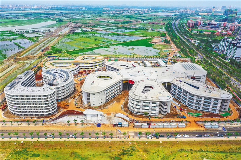 海口江東寰島實(shí)驗(yàn)學(xué)校9月投入使用