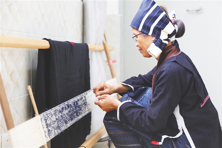 東方市黎族傳統工藝工作站 黎錦出新