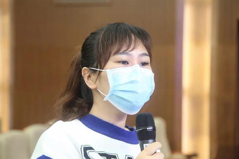 海南日報記者