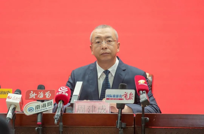 中共海南省紀委常委、秘書長，省監委委員，省紀委監委新聞發言人周建成