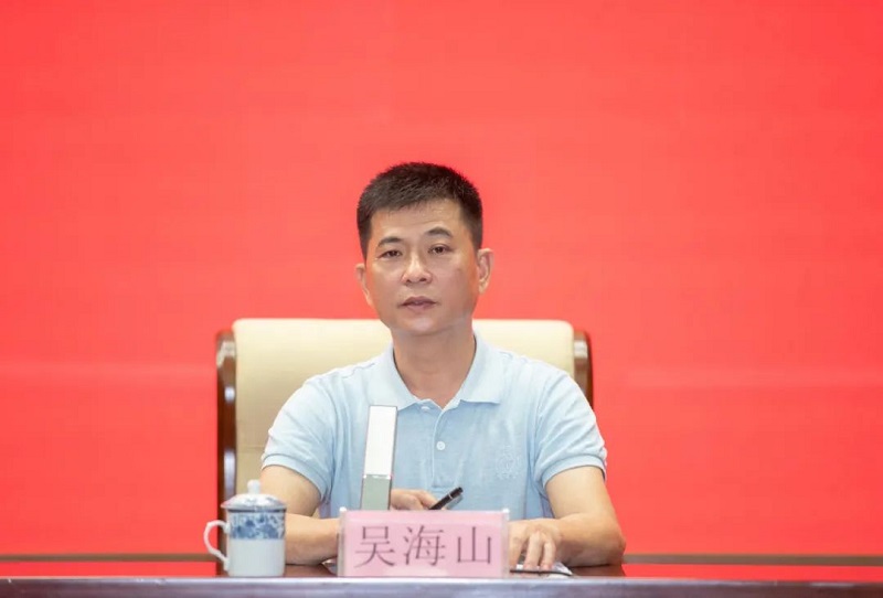 海口市瓊山區紅旗鎮道崇村黨支部書記、村委會主任，新時代文明實踐站站長吳海山