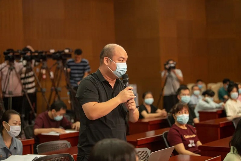 人民網記者