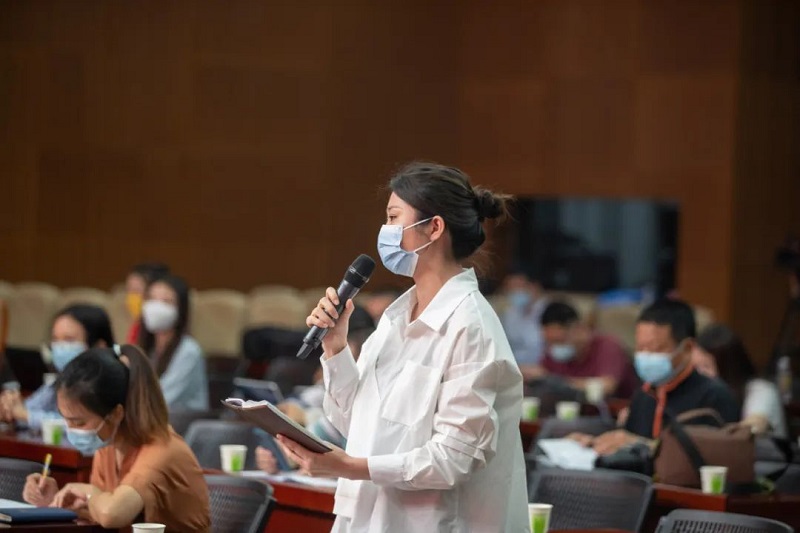 中新社記者