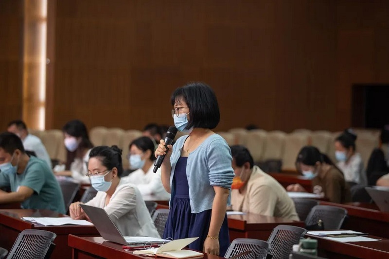 海南日報記者