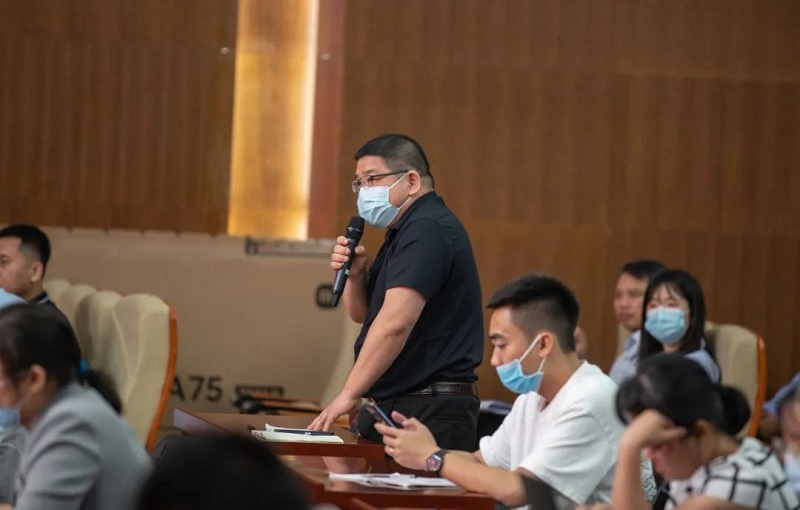 人民法治雜志社記者