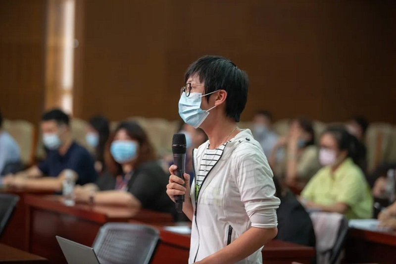 海南日報記者