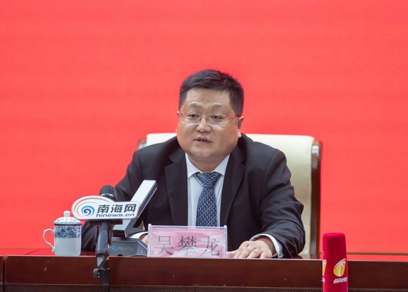 中共瓊中黎族苗族自治縣委常委、縣人民政府副縣長吳攀龍