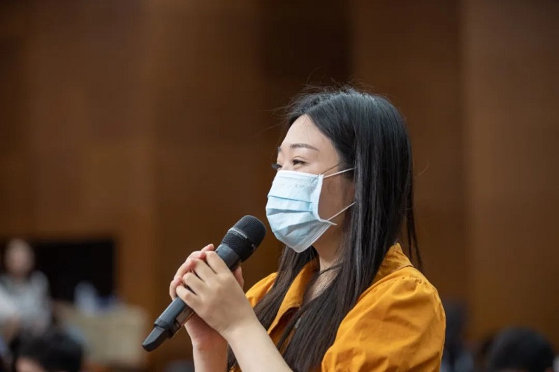 海南日報記者