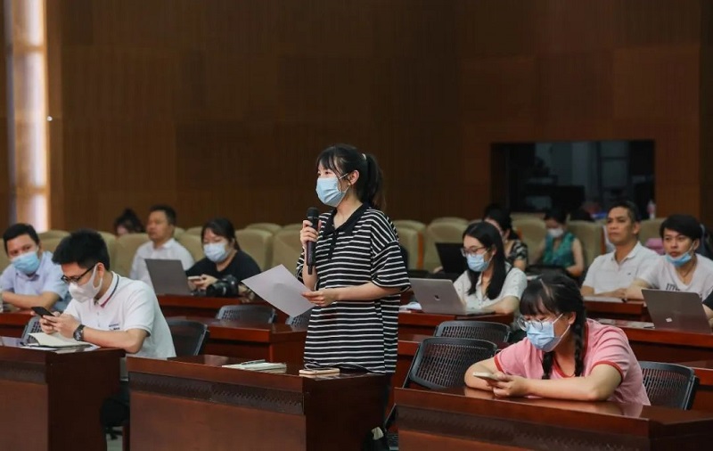 人民網(wǎng)記者