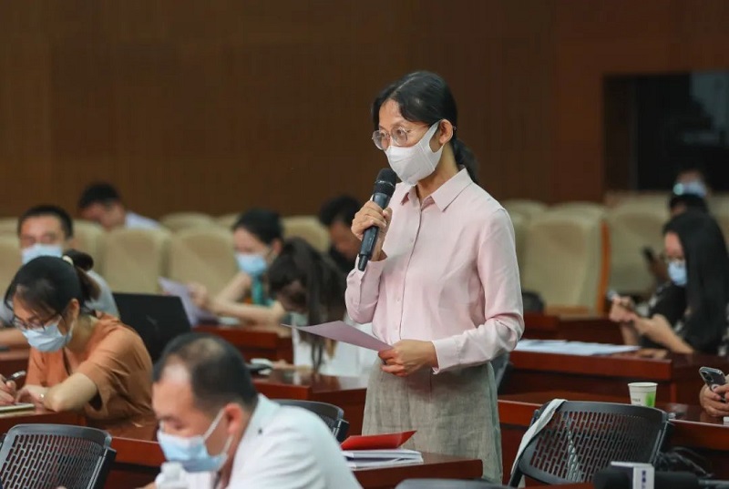 海南日報記者