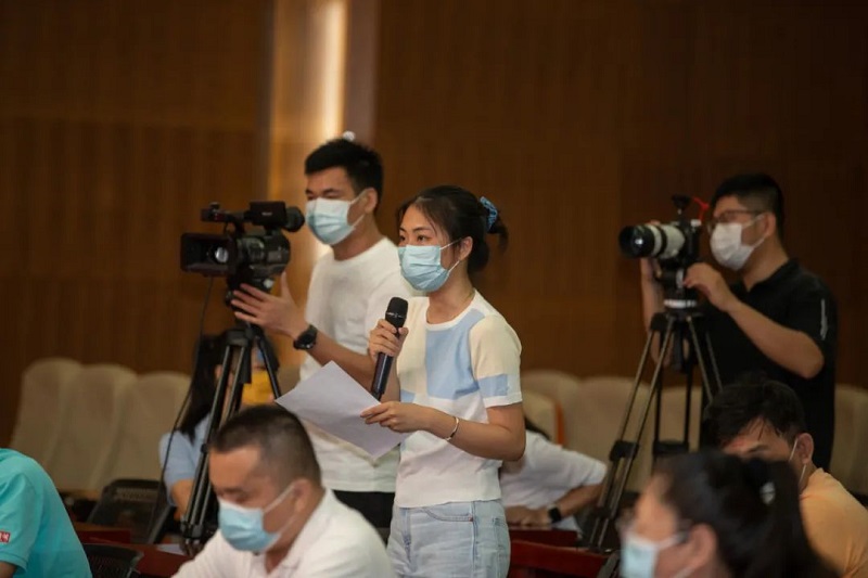 人民網記者