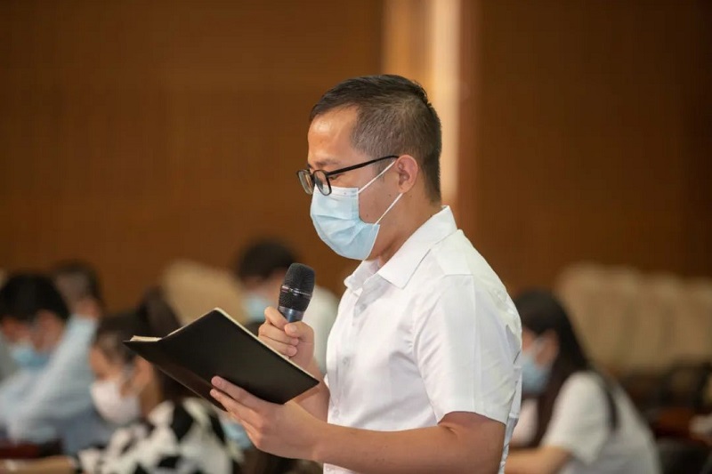 海南日報記者