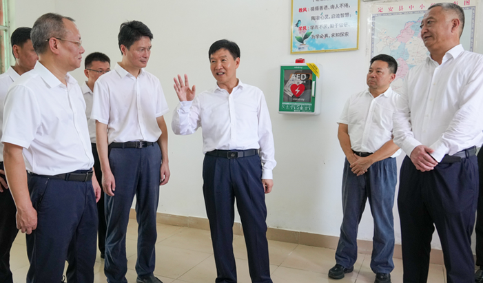 劉小明在定安縣調研經濟社會發展