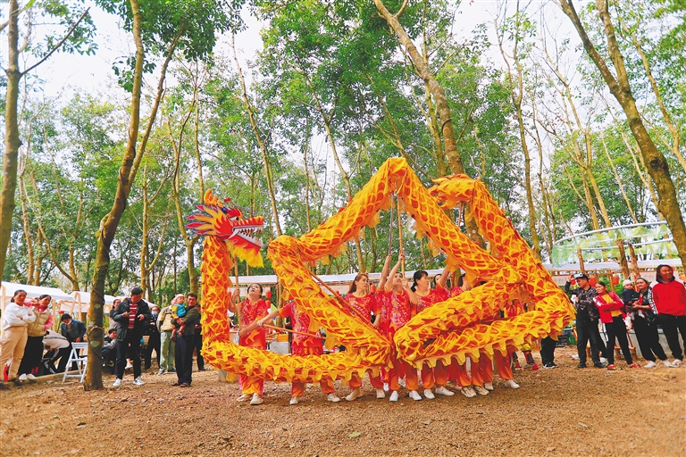 龍舞：龍門游龍舞翩躚