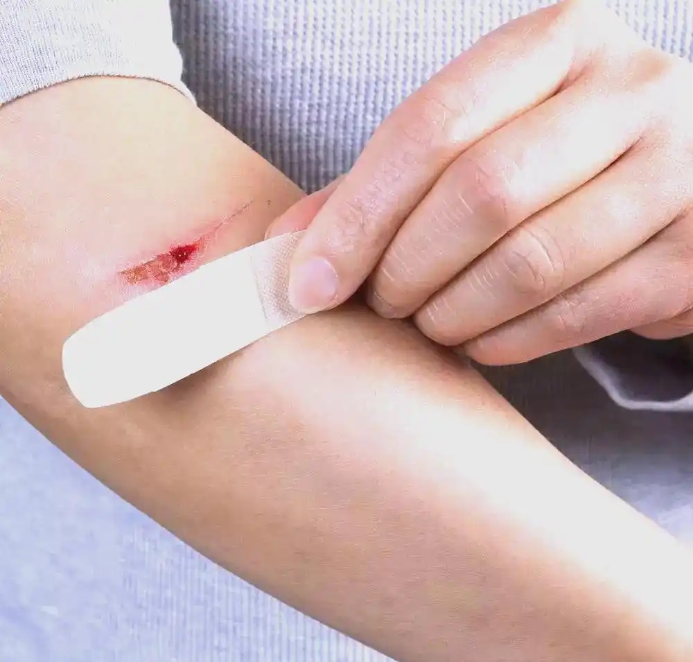 皮膚擦傷后絕對不能碰水、不能洗澡？