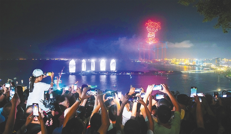 無人機花火大會三亞璀璨上演