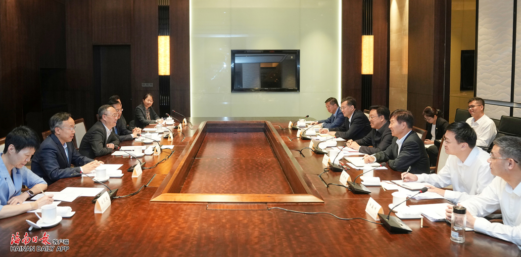 馮飛劉小明與國家金融監督管理總局局長李云澤一行會談