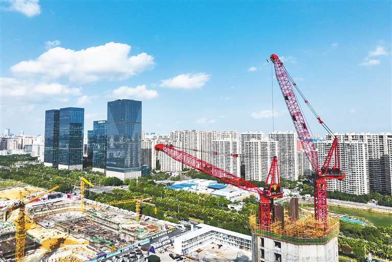 全國最大動臂式塔吊助力海南在建第一高樓建設