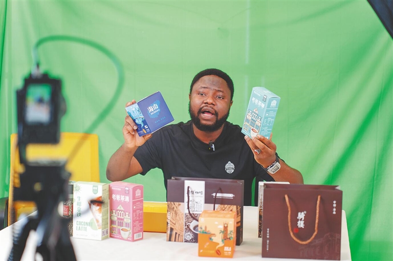 海南持續(xù)推進營商環(huán)境行政體制改革、優(yōu)化政務(wù)服務(wù)