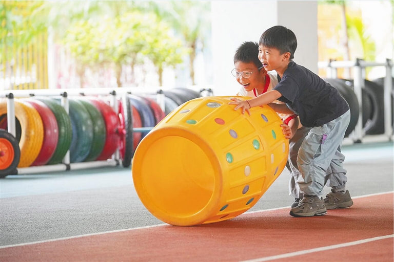 幸福暖陽照瓊州